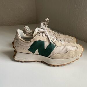 New Balance 327
Timberwolf Nightwatch Green -- Men's 8 / Women's 9.5